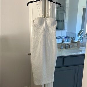 Elegant White Strapless Dress